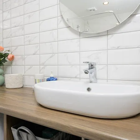 Aiaviisa Apartament *