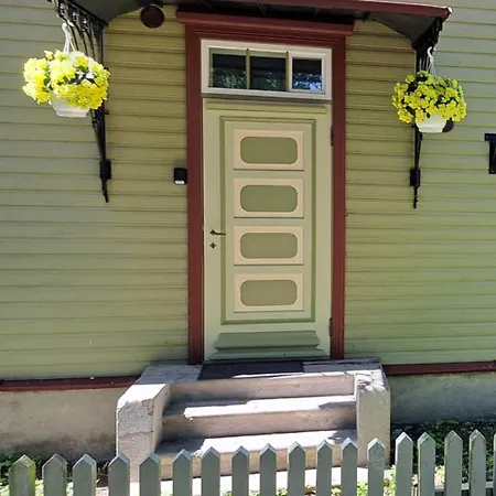 Aiaviisa アパート *