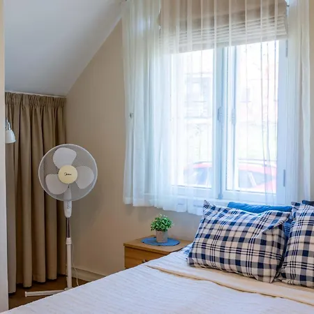Aiaviisa Apartament *