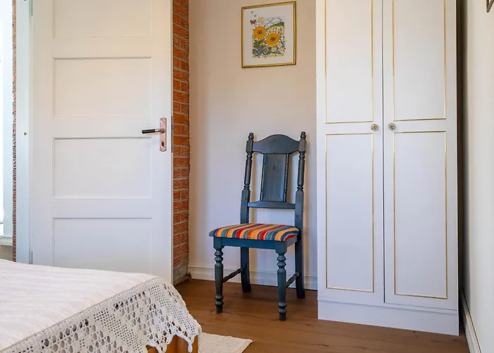 Aiaviisa アパート パルヌ