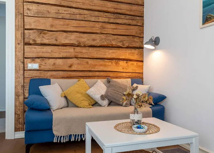 Aiaviisa アパート